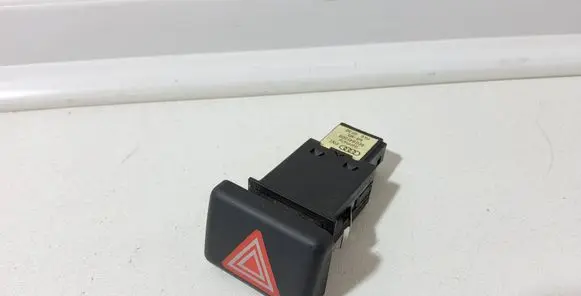 Audi A4 S4 B7 8E 8H Hazard light switch 8E0941509