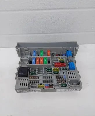 BMW 1 E81 E87 Fuse module B010095000 6906613 62556461