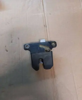 Audi A6 S6 C5 4B Tailgate/trunk/boot lock/catch/latch 8d5827505d