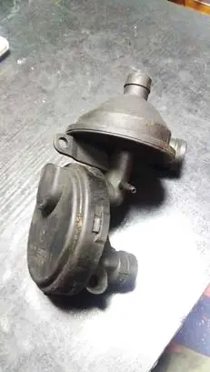 BMW 3 E46 Oil breather separator 7501566