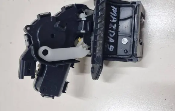 Tailgate/trunk/boot lock/catch/latch