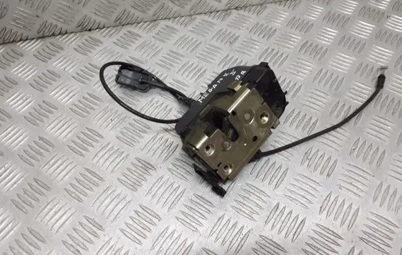 Renault Megane II Front door lock