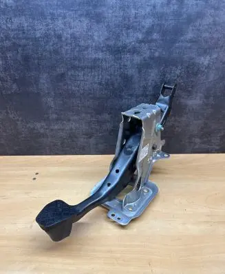 Volkswagen Touran I Brake pedal 1T1721057L A628000348
