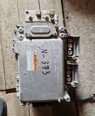 Voltage converter inverter