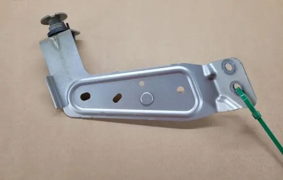 Volvo XC90 Fender mounting bracket Q36E31371011