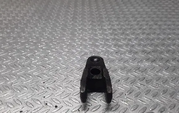 Mercedes-Benz S W220 Fuel Injector clamp holder