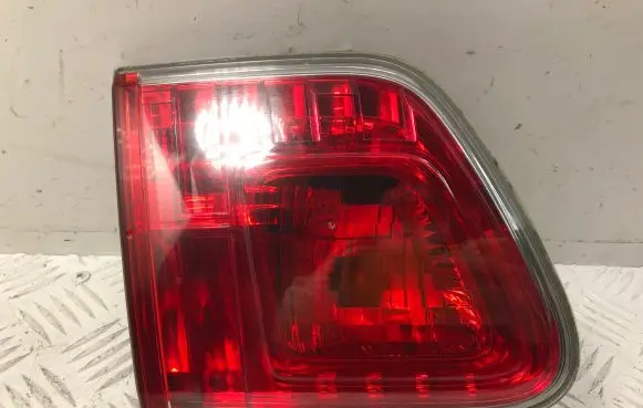Toyota Avensis T270 Tailgate rear/tail lights 8159105110