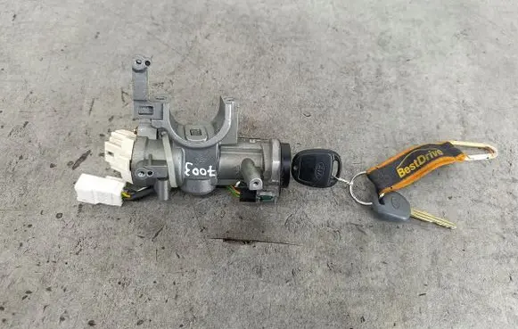 KIA Carens I Ignition lock 45261A
