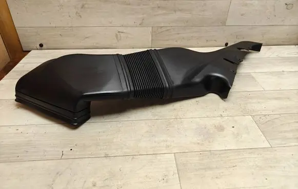 Volkswagen PASSAT B5.5 Air intake duct part 3B0129617G
