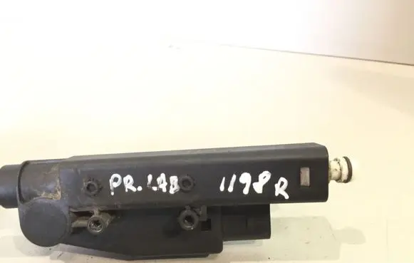Volvo S80 Headlight washer spray nozzle 30663580