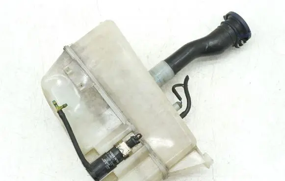 Volvo C70 Windshield washer fluid reservoir/tank 9190692