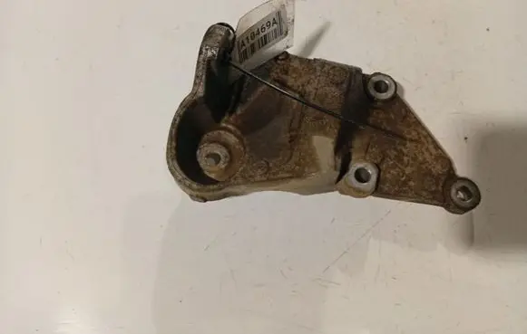 Citroen Jumpy Engine mounting bracket 1484795030
