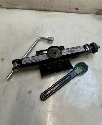 Mercedes-Benz B W245 Lift Jack 1685830715