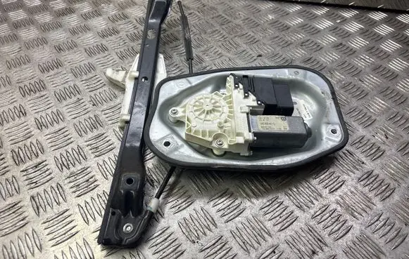 Volkswagen Jetta V Rear window lifting mechanism without motor 1K5839461