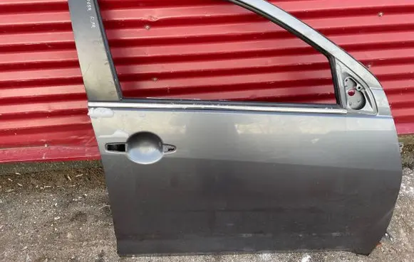 Citroen C-Crosser Front door
