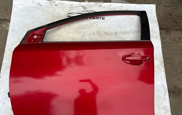 Toyota Auris E180 Front door