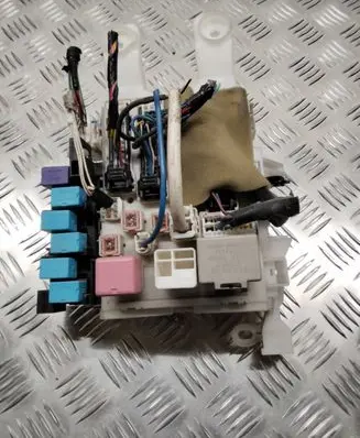 Toyota RAV 4 (XA30) Fuse module 8273042020