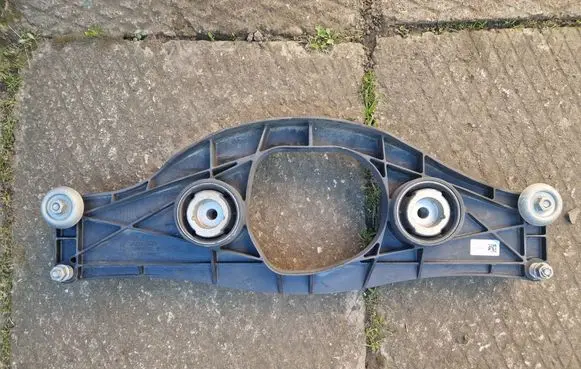 Mercedes-Benz S C217 Rear differential/diff mount bracket A2223520000