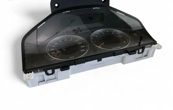 Volvo V70 Speedometer (instrument cluster) 31270899AA