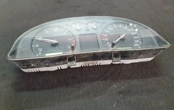 Volkswagen PASSAT B5 Speedometer (instrument cluster) 09051940090