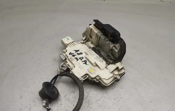Audi A8 S8 D3 4E Front door lock 4F1837016