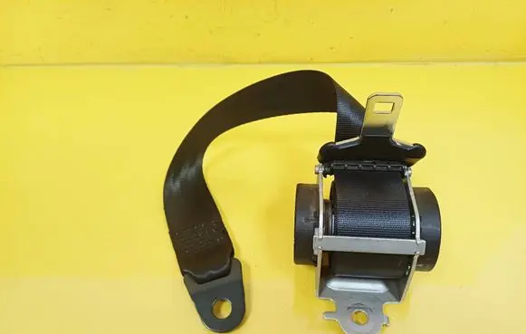 Citroen C4 I Rear seatbelt 7020107