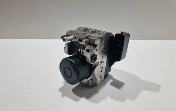 Lexus IS 200-300 ABS Pump 1338005510 4454053030