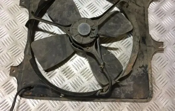 Mazda 323 Radiator cooling fan shroud