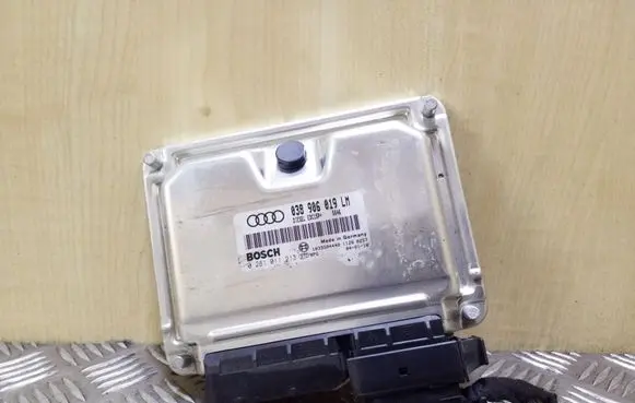 Audi A6 S6 C5 4B Engine control unit/module 038906019LM 0281011213