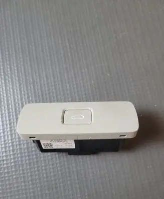Volvo XC60 Tailgate/trunk/boot open switch 32350332