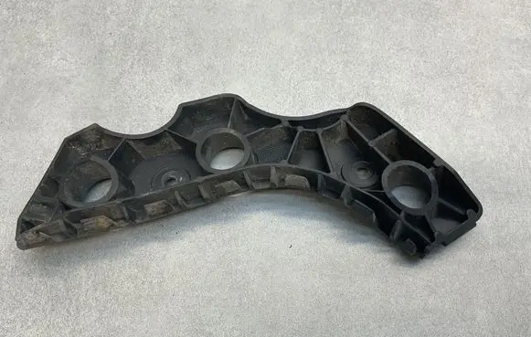 Front bumper mounting bracket