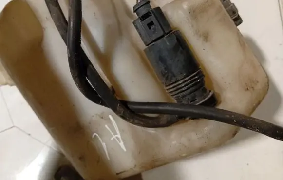 Chrysler Sebring (JS) Windscreen/windshield washer pump