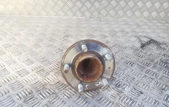 Opel Zafira C Rear wheel hub 13577407