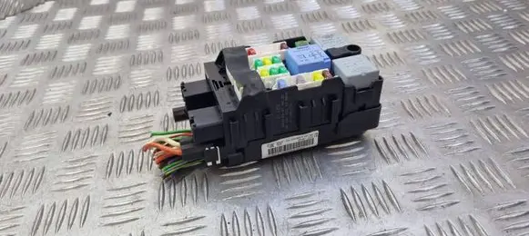Citroen C4 II Picasso Fuse module 87635E