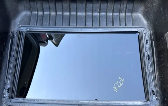 Mercedes-Benz S W221 Sunroof glass A2217840209 2908200802 43R001604