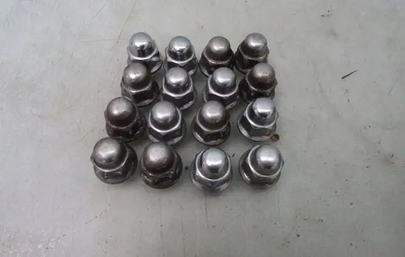 KIA Rio Anti-theft wheel nuts and lock 