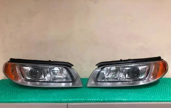 Volvo V70 Headlights/headlamps set 31353532 31353533