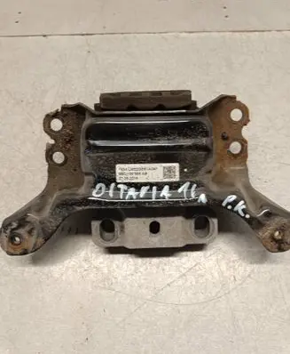 Engine mount bracket