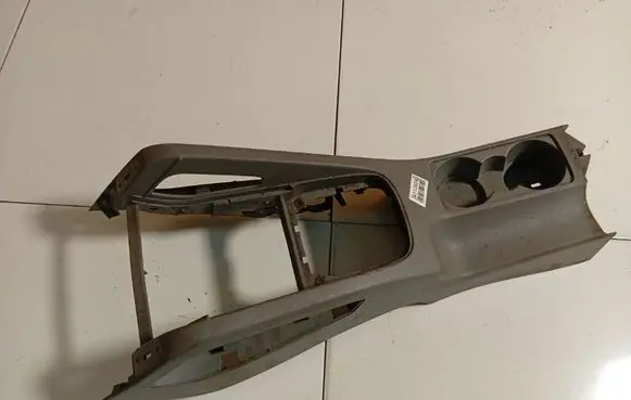 Volkswagen Jetta V Center console 1K5863243