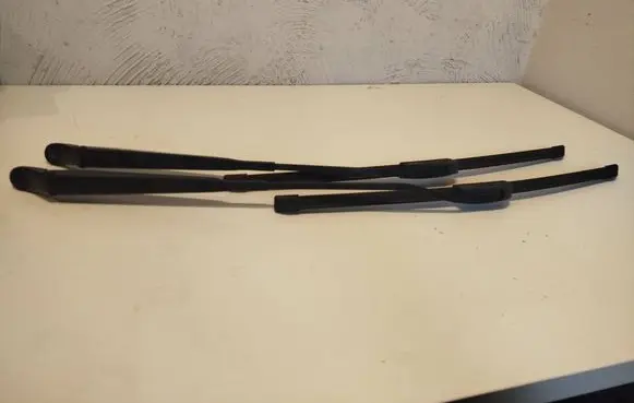 Renault Kangoo II Front wiper blade arm 8200409696 8200409694