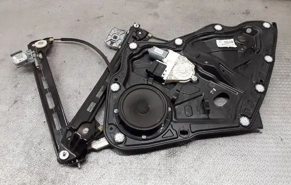 Volkswagen PASSAT CC Rear door window regulator with motor 3C8839756