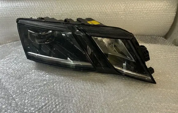 Skoda Octavia Mk3 (5E) Headlight/headlamp 5e1941016D