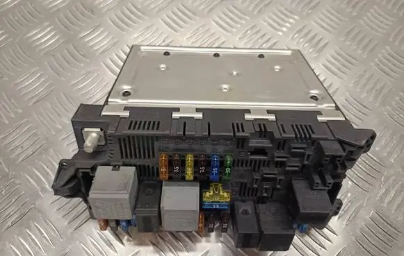 Mercedes-Benz E W211 Fuse module 2115457301