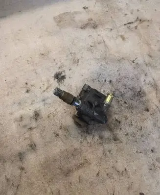 Audi A3 S3 8L Power steering pump 