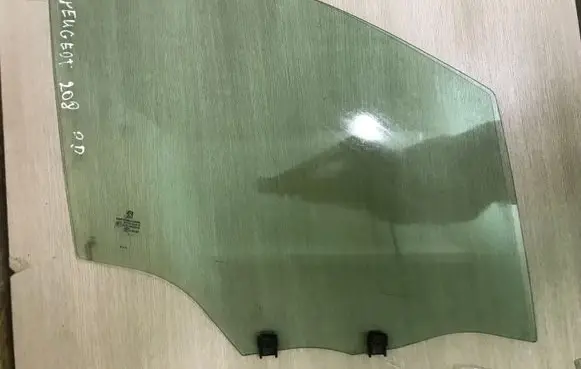 Peugeot 208 Front door window glass four-door 43R000464000189