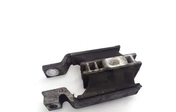 Volvo XC90 Engine mount bracket 31330594 31339956