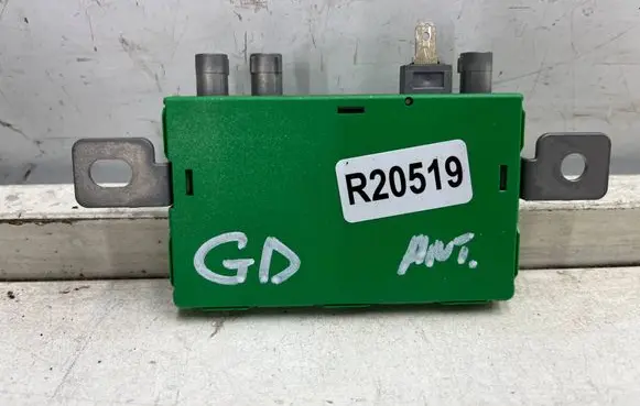 Hyundai Grandeur Aerial antenna amplifier 96261-3l000