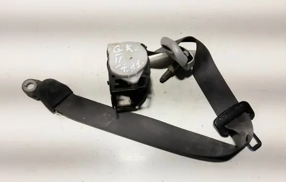 Toyota Avensis Verso Third row seat belt 
