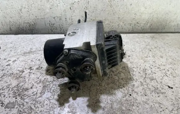 Volkswagen PASSAT B6 ABS Pump 3C0614095M 15747502B 15747702