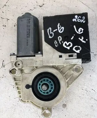 Volkswagen PASSAT B6 Front door window regulator motor 1K0959793N 974627107 F005S00348